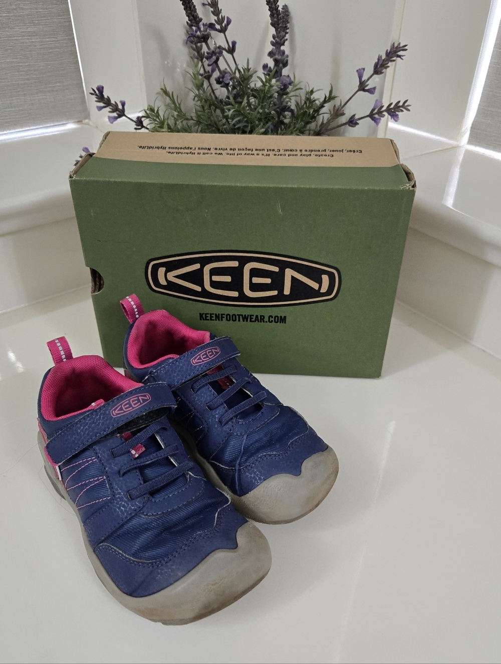 KEEN Kids' Little Girls Size12 Sneakers